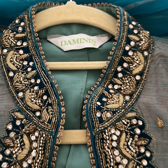 Beautiful Indian dress with scarf and pants - Picture 5 of 5